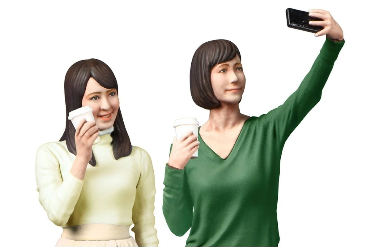 24356 | Tamiya 1/24 Campus Friends Set II Scaled Plastic Model Kit 7 24356 | Tamiya 1/24 Campus Friends Set II Scaled Plastic Model Kit - Image 5