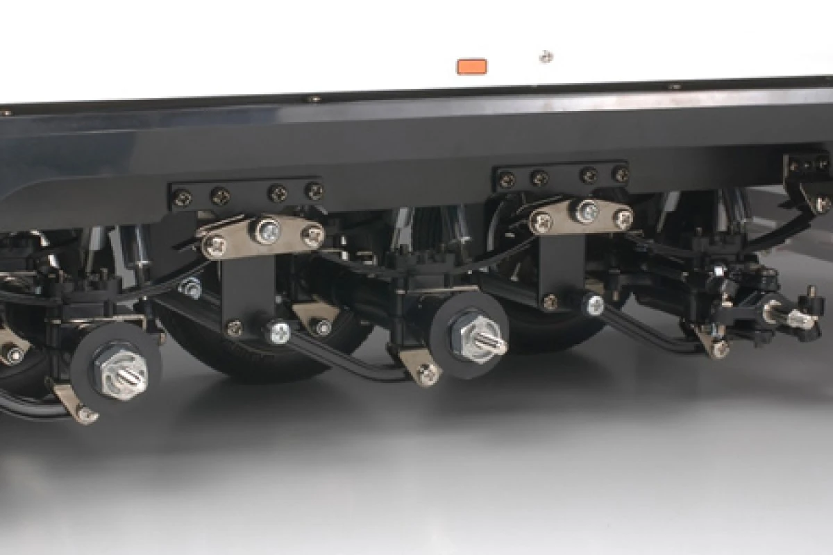 56319 | Tamiya 1/14 3-Axle Reefer Freezer Semi Tanker Trailer 6 56319 | Tamiya 1/14 3-Axle Reefer Freezer Semi Tanker Trailer - Image 4