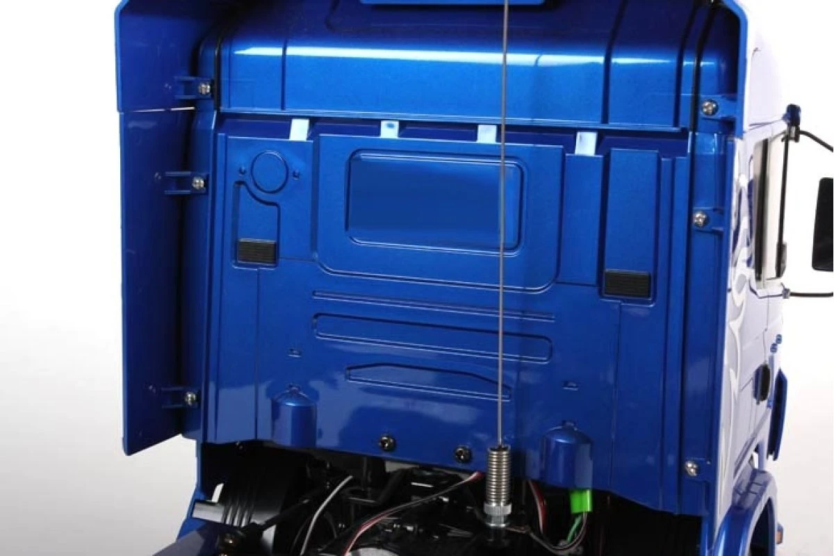 56327 | Tamiya 1/14 Scania R620 Highline Scaled Tractor Truck Kit - Blue Edition 7 56327 | Tamiya 1/14 Scania R620 Highline Scaled Tractor Truck Kit - Blue Edition - Image 5